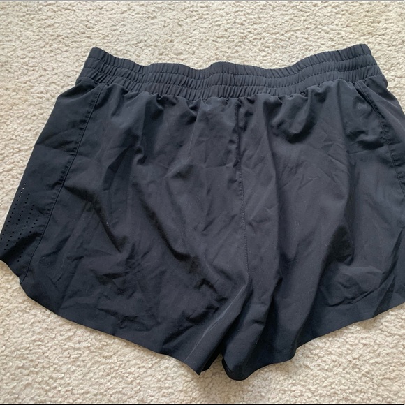 Black athletic shorts - Picture 3 of 3